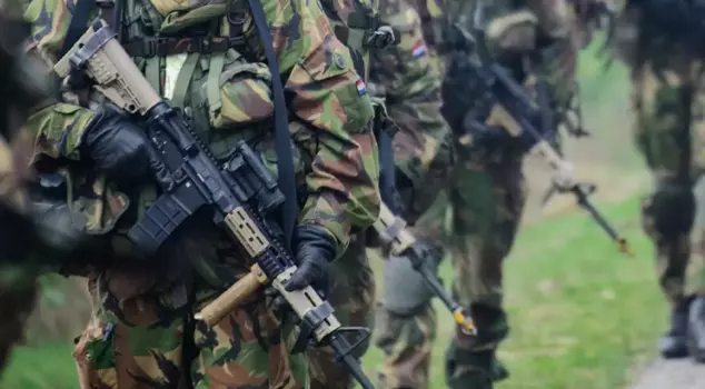 Forty-five soldiers held captive by a group of 600 people have been released.
