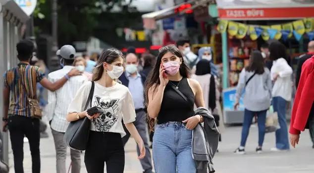 The corona nightmare has resurfaced! Cases have surged, and experts have issued a mask warning.