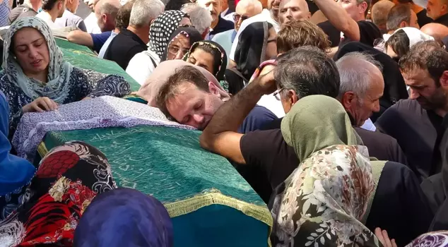 The mother and son who lost their lives in the vehicle that crashed into the Kızılırmak were bid farewell on their final journey.