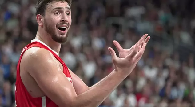 The match is over, but he keeps scoring! Alperen sends a bomb to Greece.