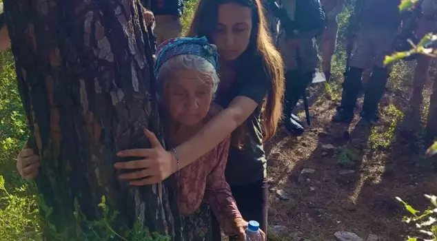 She was known for the photo of her hugging a tree! Grandma Zehra has passed away.