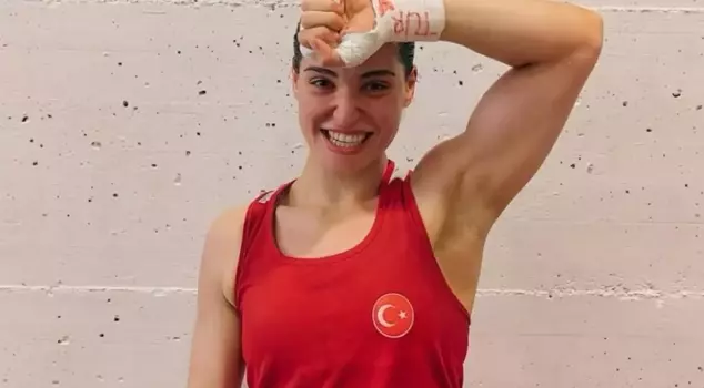 National boxer Büşra Işıldar won a silver medal at the World Championship.