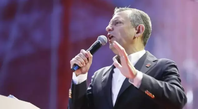 Özgür Özel criticized the mayors who switched to the AK Party.