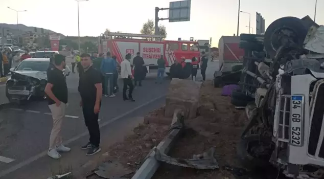 The minibus carrying agricultural workers overturned after colliding with a car! 20 injured.