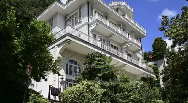 One of the most expensive properties on the Bosphorus, the White Mansion, is back on the market.