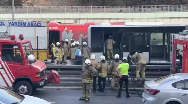 A fire broke out on the metrobus in Bayrampaşa.