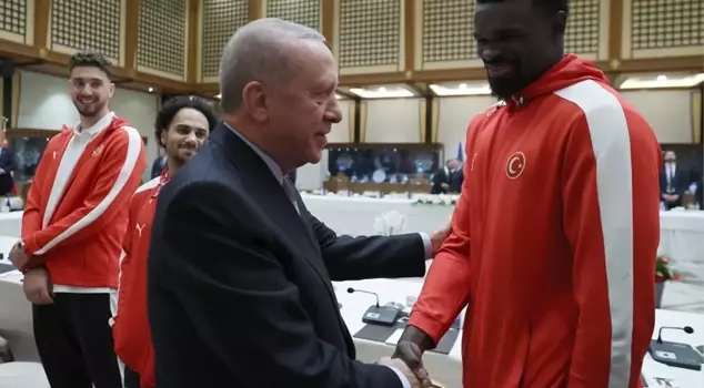 The amusing dialogue between Erdoğan and Bona: 