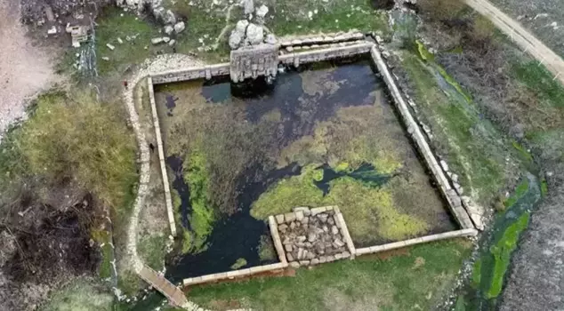 The world's first swimming pool has been found in Konya! It is a full 3,200 years old.