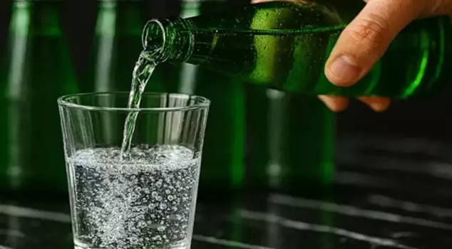 Attention to those who frequently drink mineral water! Experts have issued a warning: Its harms are as significant as its benefits.
