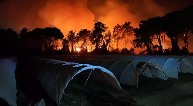 A fire also broke out in Aksu, Antalya, and 2 hotels were evacuated.