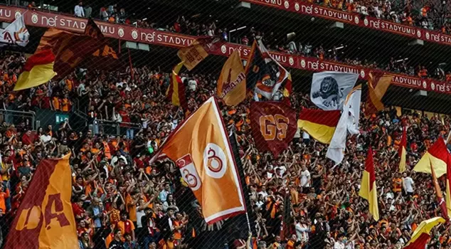 The Galatasaray fans are expressing their anger towards the star player: 