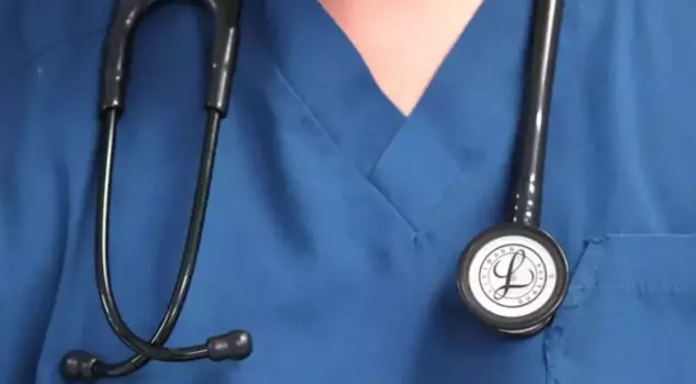 A scandalous decision regarding the doctor who abandoned the surgery to engage in a relationship with a nurse has been made by the court.