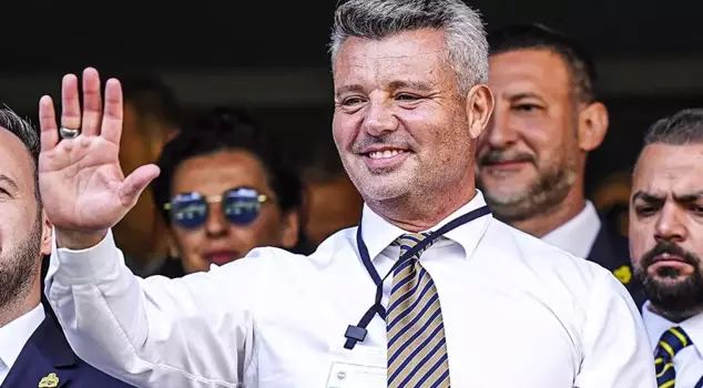 Fenerbahçe presidential candidate Sadettin Saran is making statements.