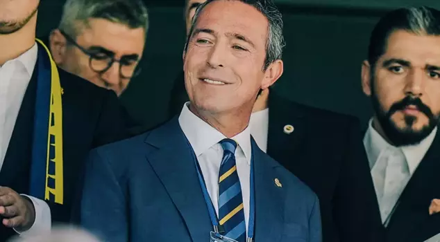 Fenerbahçe President and Presidential Candidate Ali Koç is making statements.