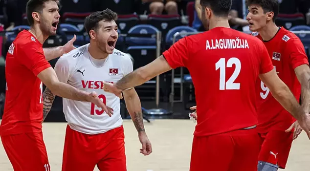 The Efeler of the net are making history! We are in the quarter-finals!