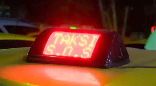 A taxi driver who was shot in Istanbul has lost his life.