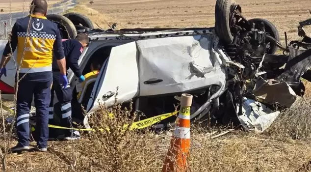 The car rolled into a ditch! 3 people lost their lives, and 2 others were injured.