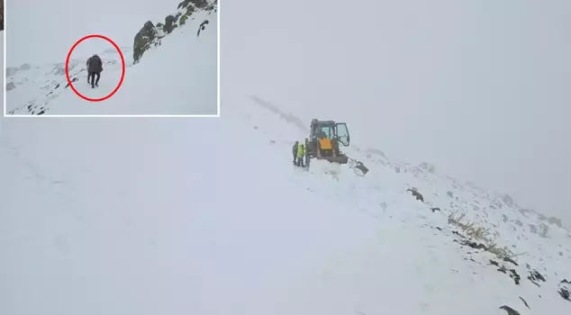 The snow depth in the city reached 30 centimeters, and the shepherd got stranded with his flock.