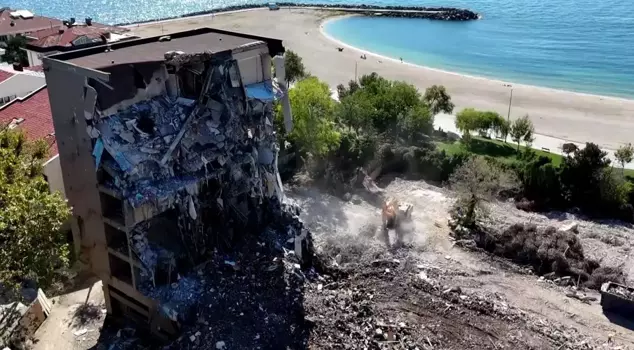 Istanbul's iconic hotel has been demolished! A famous politician got married here.