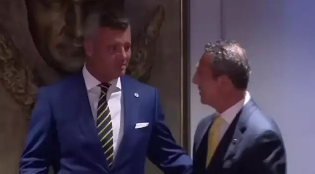 Ali Koç, who handed the certificate of election to Sadettin Saran: 