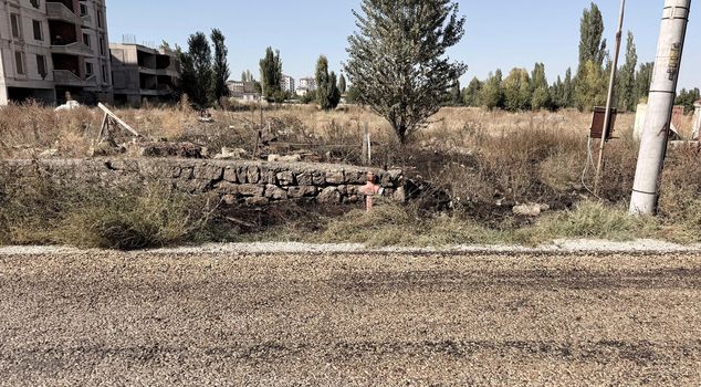 While trying to burn the grass, the elderly man tragically lost his life after falling into the flames.