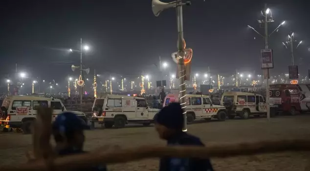 Crowd crush at a rally in India: 31 dead, 58 injured.