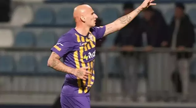 Shelvey, who is competing in the Super League, has a new address in the 3rd League.