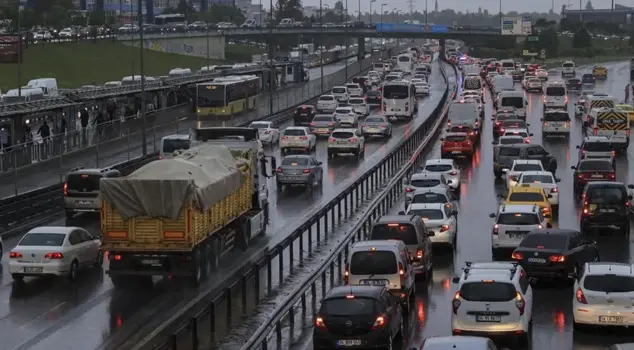 The traffic is jammed in Istanbul.