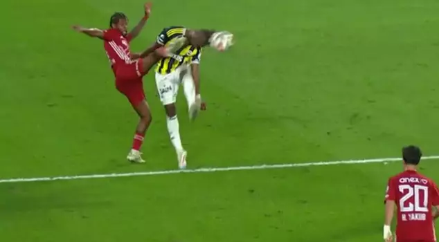 Is it a penalty or not? Famous commentators expressed their opinions without hesitation on the situation that divided the country.