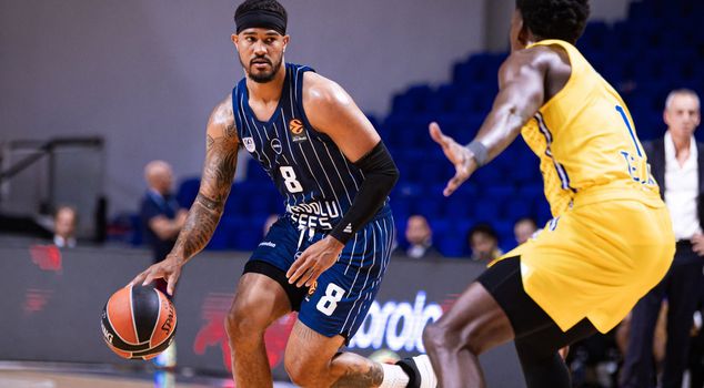 Anadolu Efes started the EuroLeague with a victory.