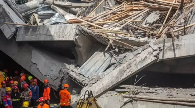 A boarding school in Indonesia has collapsed: 3 dead, 38 people trapped under the rubble.