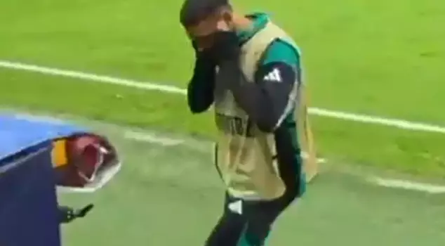 He couldn't stand the whistles! Salah's tough moments.