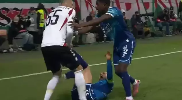 He couldn't accept the defeat! A great disrespect from Legia Warsaw's captain to Zeki Yavru.