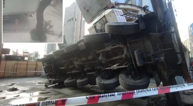A disaster was avoided in the residential construction! A crane toppled over onto a student dormitory.