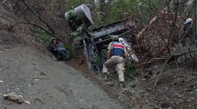Landslide ends in tragedy! The excavator operator who fell from the cliff lost his life.