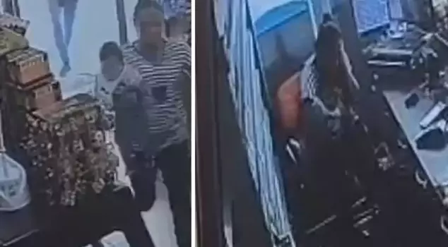As soon as he saw it, he went crazy! Without caring for the baby in his arms, he stabbed repeatedly.