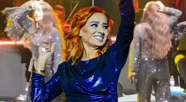 On stage, Yıldız Tilbe, in a trance, took off her wig and started dancing the halay.