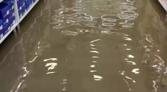 Heavy rainfall in İzmir negatively affected daily life.