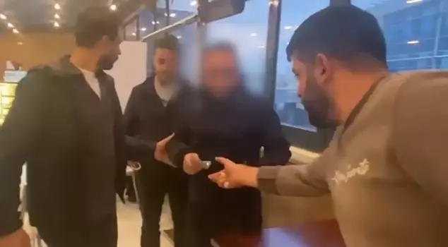 Caught in the act at the courthouse cafeteria! Lawyer caught while receiving money.