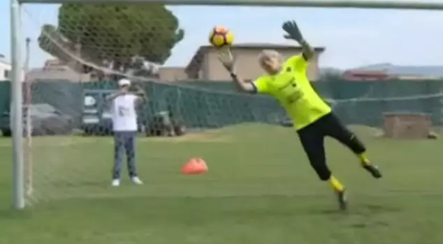 The legendary goalkeeper played in a match at the age of 82! Here is the result.