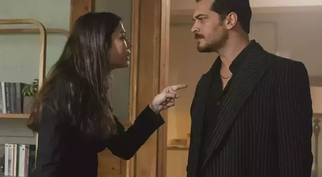 Crowd at the Eşref Dream set! Çağatay Ulusoy fans flocked to the filming location.