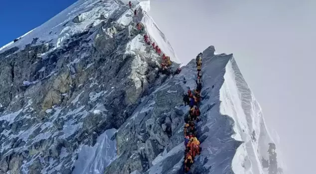 They had experienced a nightmare on Everest! New developments regarding the 1,000 people who were stranded.