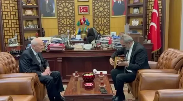 Yavuz Bingöl played the saz and sang folk songs in Bahçeli's office.