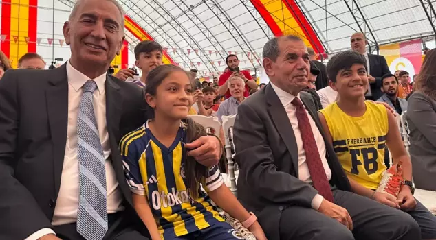 Dursun Özbek and Adnan Polat did not turn away the children from Fenerbahçe.