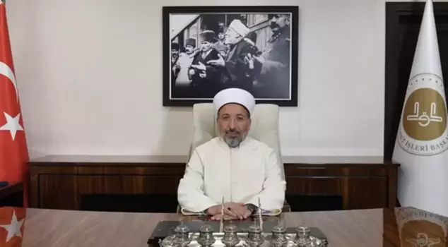 The new President of the Directorate of Religious Affairs, Safi Arpaguş, hung a portrait of Atatürk in his office.