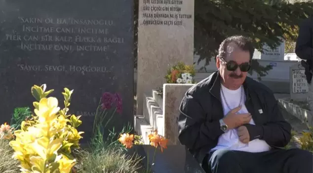 Visit to Neşet Ertaş's grave by İbrahim Tatlıses: We ate a lot of his bread.