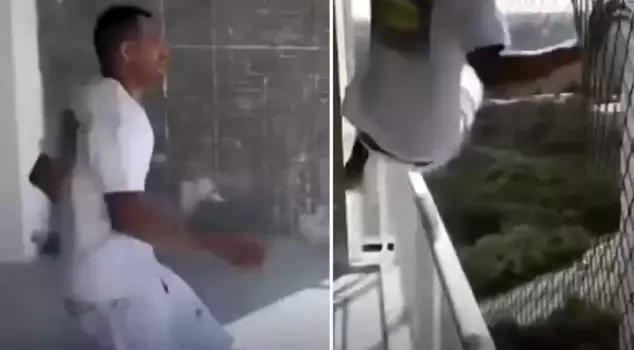 He tested the balcony net he made himself like this.