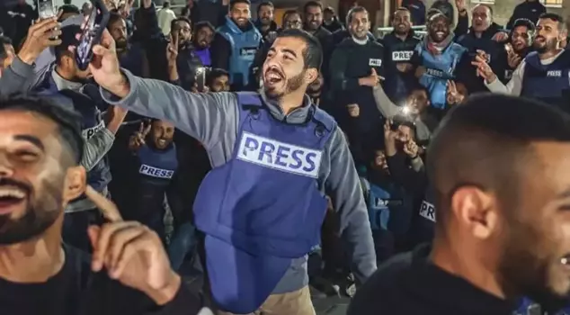 He announced the ceasefire with joy! The famous Palestinian journalist was murdered by Israeli gangs.