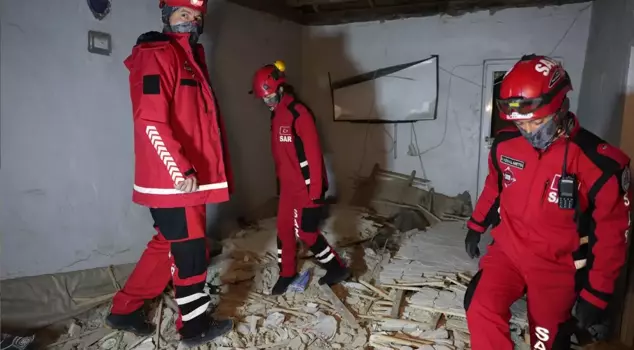 The roof of the house collapsed on the family that was preparing for a wedding.