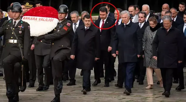 The striking image from the ceremony at Anıtkabir: The chief prosecutor, who is slow and requesting permission for an investigation, standing side by side.